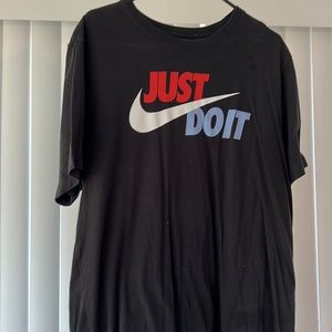 Black nike tee